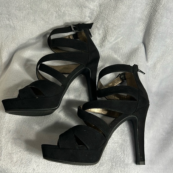 Moda Elegant Black Strappy Heels - Picture 7 of 9
